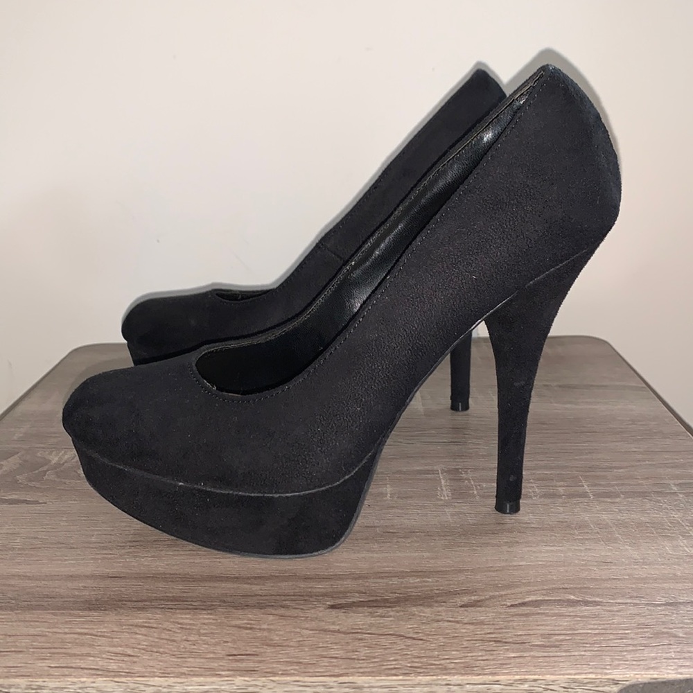 brash brand black felt pumps